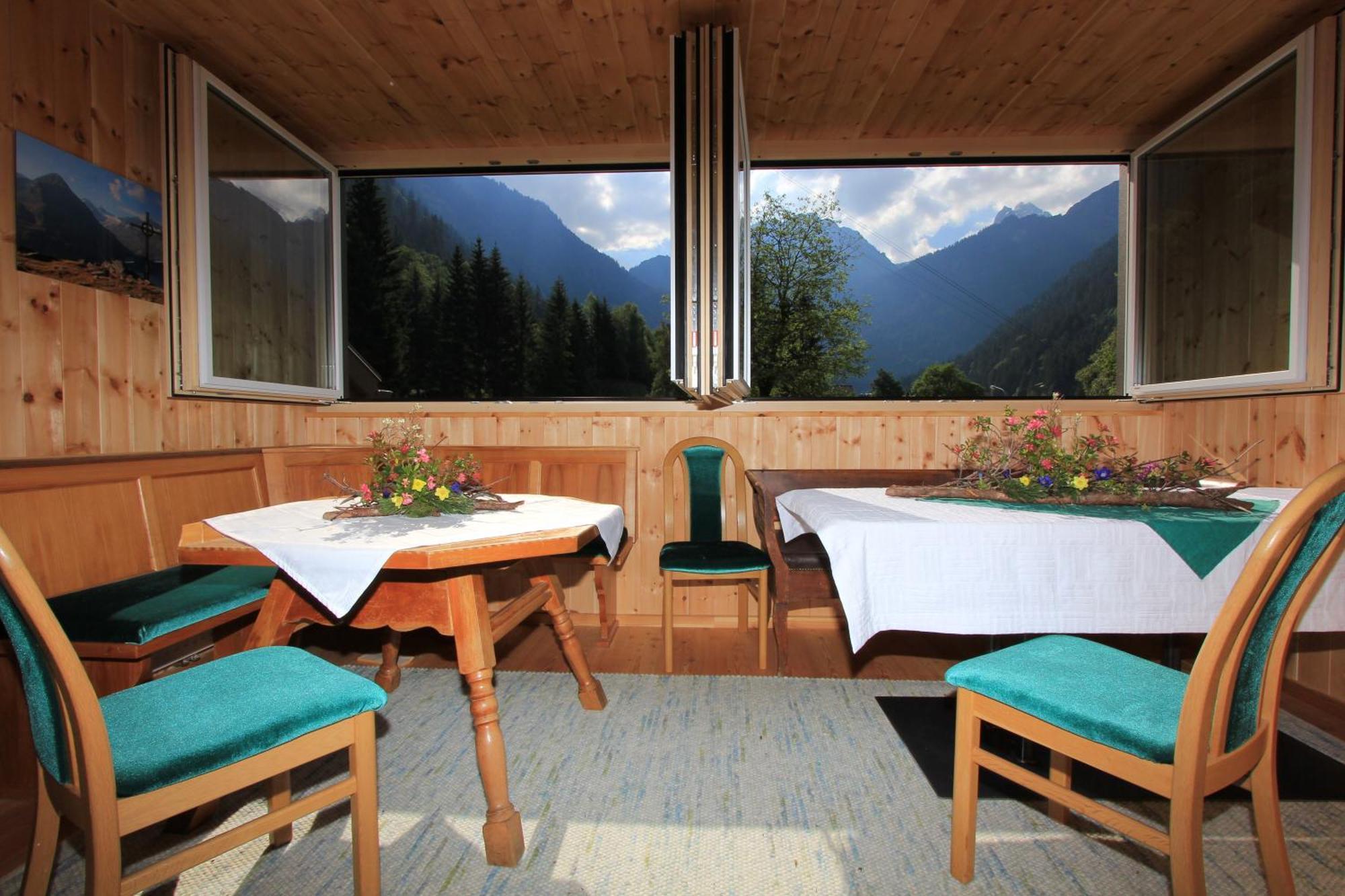 Haus Am Rain Bed and Breakfast Partenen Buitenkant foto